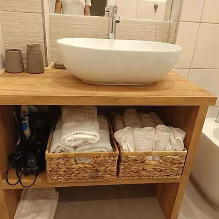 Accogliente Bilocale -parcheggio Privato- * Санремо