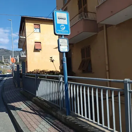 アパート Accogliente Bilocale -parcheggio Privato Gratuito サンレモ